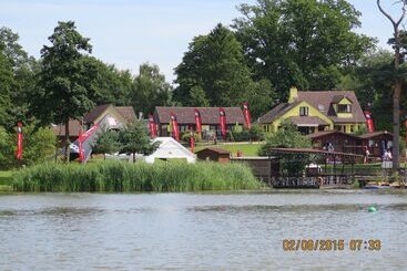 هتل Gosfield Lake Resort