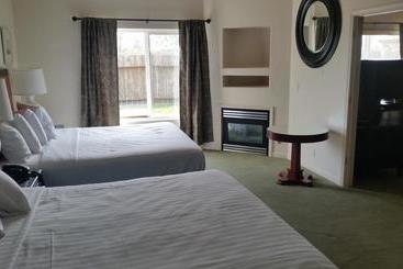 هتل Orca Inn Suites