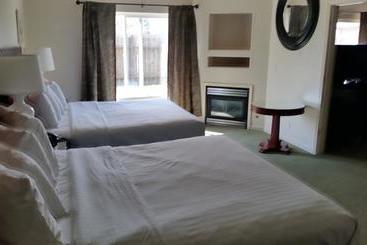 هتل Orca Inn Suites