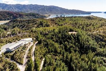 هتل Split Apple Lodge  Boutique Eco Lodge & Spa
