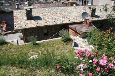 Ostello Del Castello Tirano