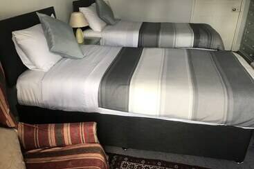 Пансион The Red House