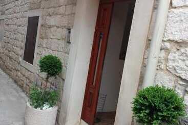 פנסיון Villa Jidro