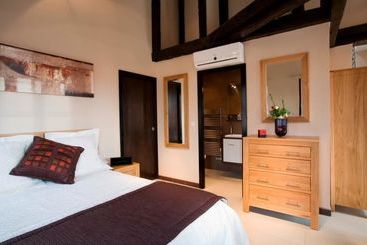 Suites Coronell d'En Vila