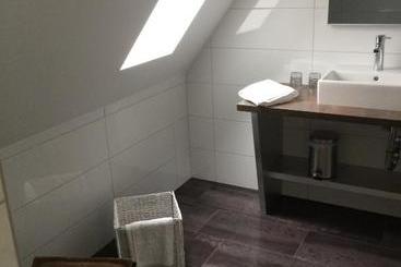 تختخواب و صبحانه Chambres D'hotes Chez Marie