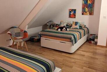 تختخواب و صبحانه Les Chambres D Oriane