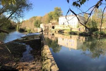 تختخواب و صبحانه Moulin De Bapaumes
