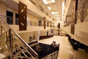 Grand Lily Hotel Suites