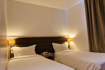 בית מלון כפרי Hôtel Mary S   Caen Centre Gare Sncf