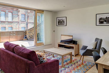 Lambeth North One
