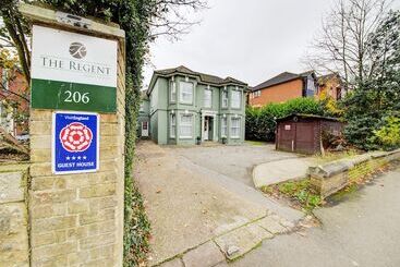 פנסיון The Regents Guest House