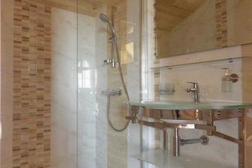 تختخواب و صبحانه A La Haute Bouillere