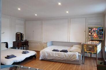 مبيت وإفطار Château De Seurre   No Boring People Please   O6 Io 66 95 83