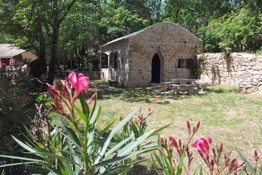 مبيت وإفطار Le Donjon Des Combes Et Son Spa