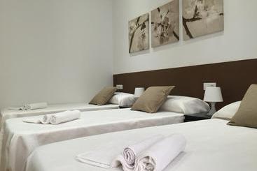 مسافرخانه Ch Otello Rooms I   Madrid
