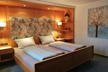 ホテル Schieferhof