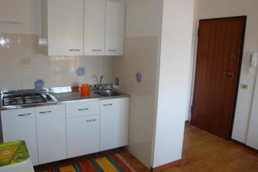 هتل Aurora Residence