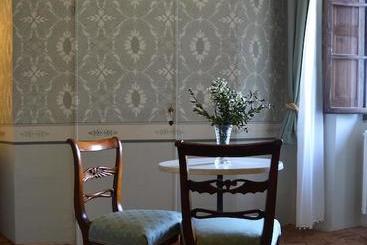 هتل Charming Villa Marcialla