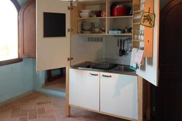 هتل Charming Villa Marcialla
