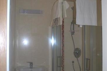 هتل Cherry Tree Guesthouse