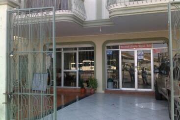 هتل Hostal Perla Real Inn