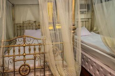 هتل Kings Palace Castle