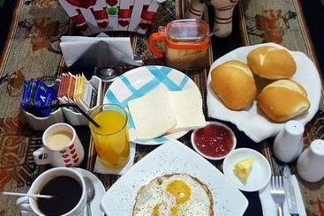 בית מלון כפרי Lima Airport Hostel