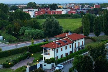 هتل Rege Residence Milano Linate