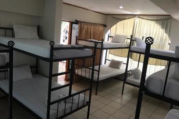 هتل Tamarindo Hostel Resort