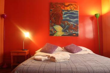 בית מלון כפרי The Princesa Insolente Hostel