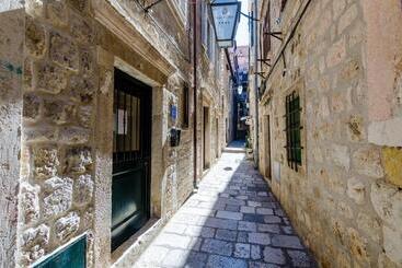 فندق Villa Flores Studio Apartment