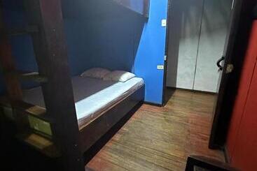 Общежитие Playa Negra Brewing Beachfront