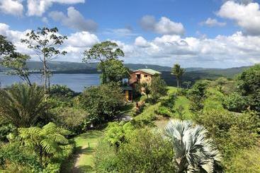 ベッドアンドブレックファースト Arenal Garden Lodge