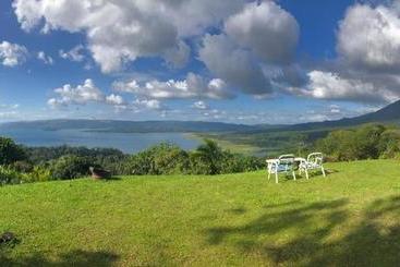 تختخواب و صبحانه Arenal Garden Lodge