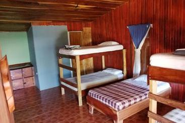 تختخواب و صبحانه Hostel La Suerte