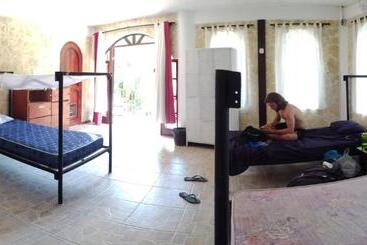 Cool Vibes Beach Hostel