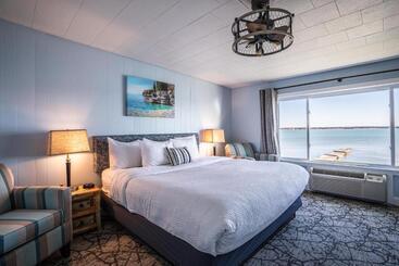 فندق Beachfront Inn