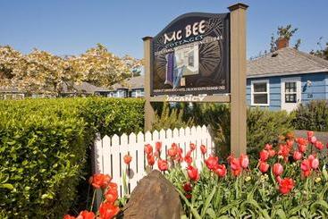 هتل Mcbee Cottages
