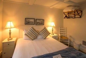 هتل Mcbee Cottages