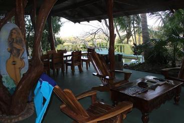 هتل Nosara Sunrise Bed And Breakfast
