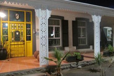 호텔 The 3 Chimneys Guest House