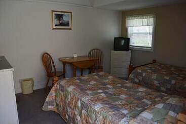 Kennebunk Gallery Motel And Cottages