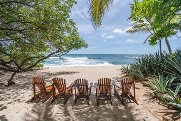 مبيت وإفطار Sueno Del Mar Beachfront