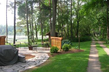 Forest Motel & Woodland Retreat