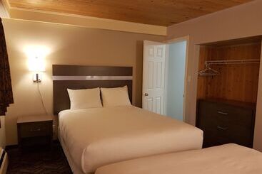 Holiday Motel & Rv Resort