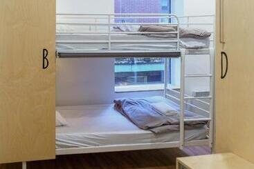 Отель Auberge Saintlo Montréal Hostel