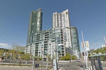 هتل By The Lake Suite - City View