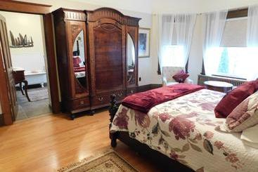 هتل Coach House At Jordan Station