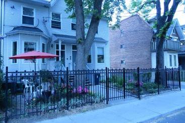 호텔 Executive Underground Apartment