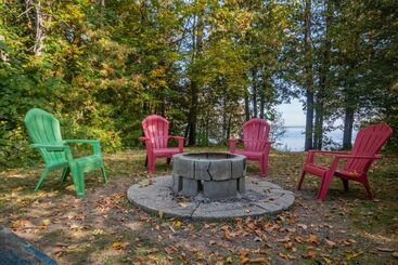 Отель Lakepoint Cottage Resort